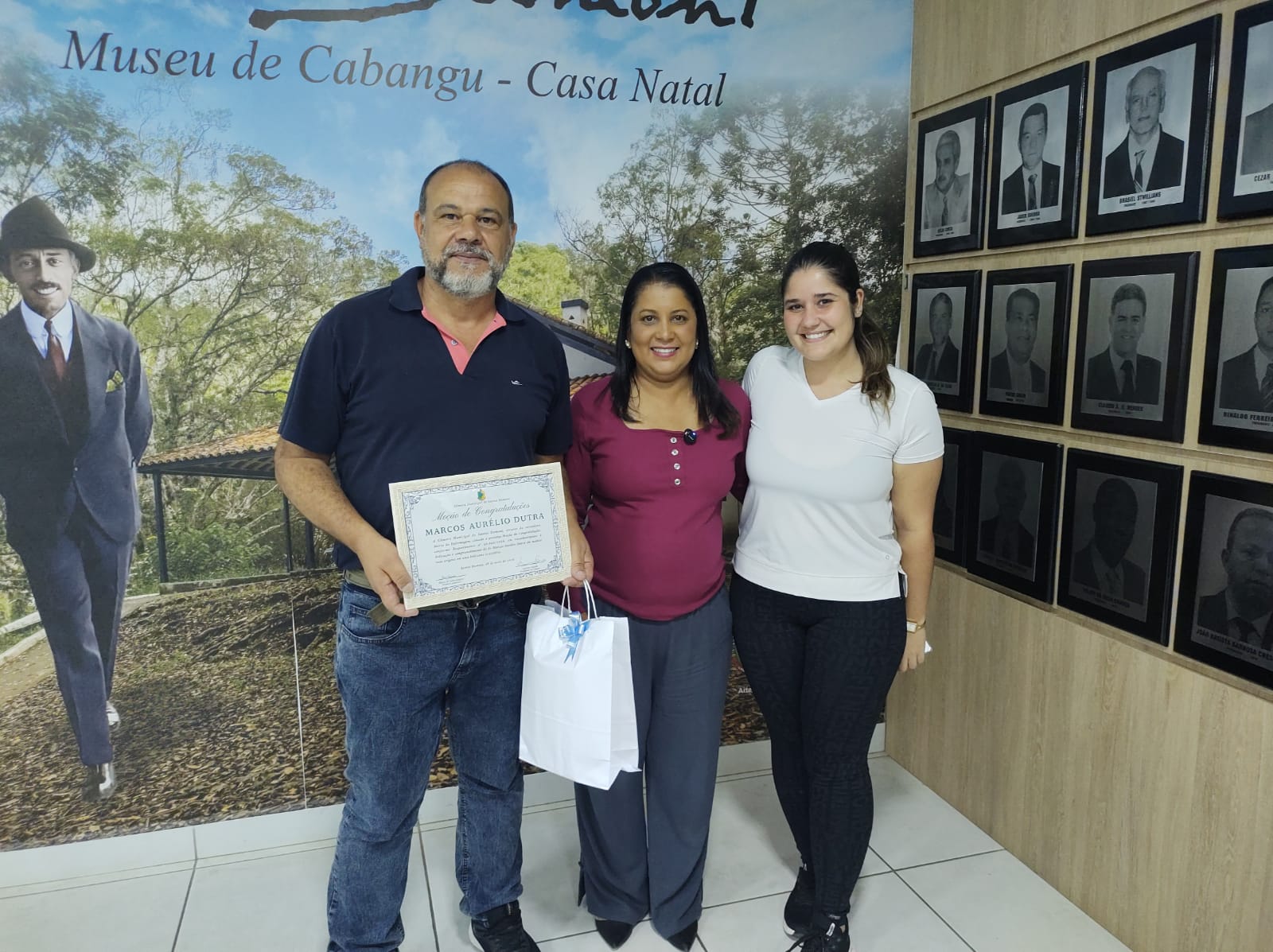 Poeta sandumonense, Marcos Aurélio Dutra, é homenageado na Câmara Municipal de Santos Dumont